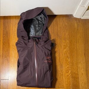 ARC’TERYX Women’s XL Ultralight Packable Rain Jacket.